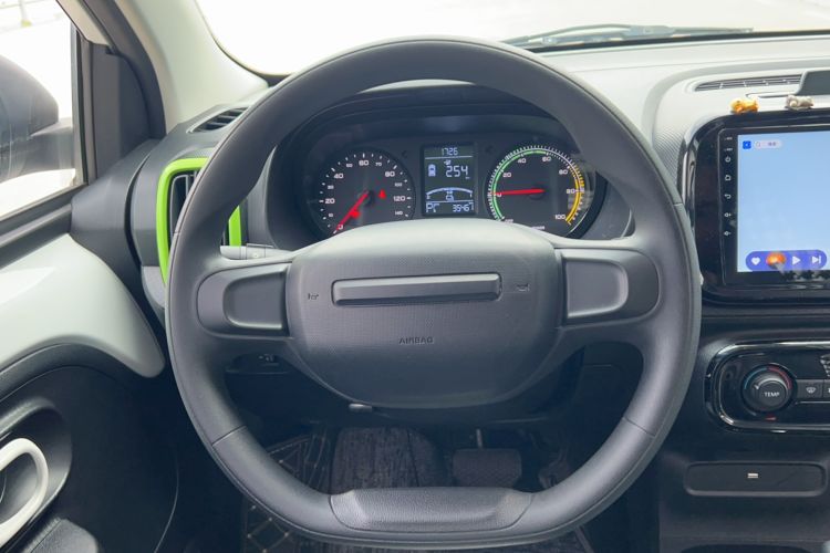 Used Roewe Clever 2021 302 km New Four-Seater Super-Efficient Version Steering Wheel