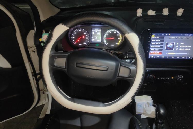 Used Roewe Clever 2021 302 km New Four-Seater Super-Efficient Version Steering Wheel