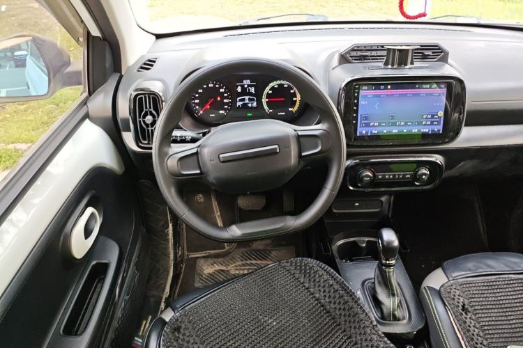 Used Roewe Clever 2021 302 km New Four-Seater Super-Efficient Version Steering Wheel