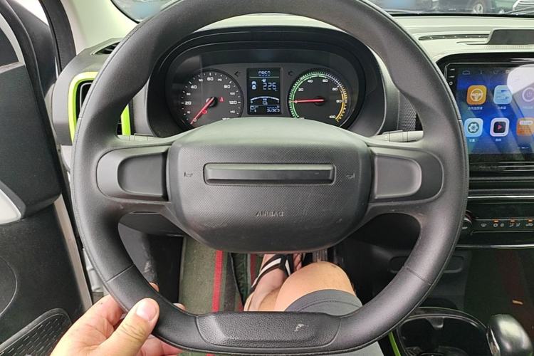 Used Roewe Clever 2021 302 km New Four-Seater Super-Efficient Version Steering Wheel