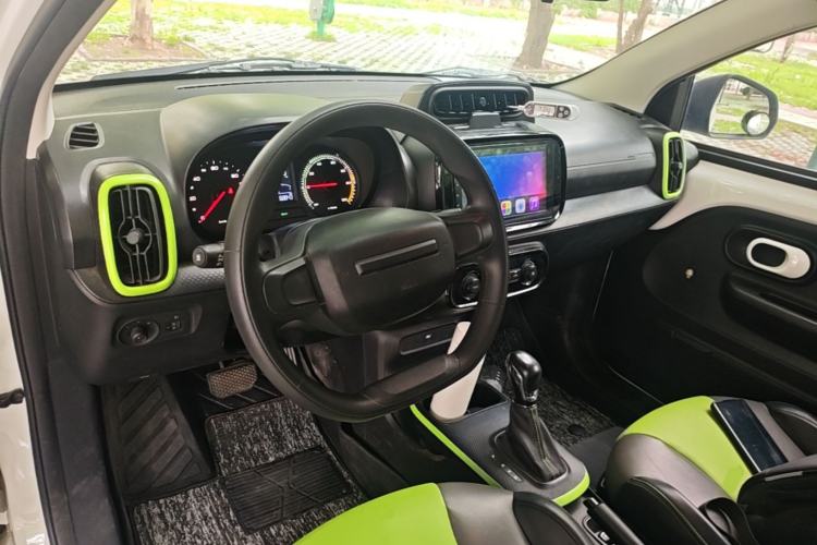 Used Roewe Clever 2021 302 km New Four-Seater Super-Efficient Version Steering Wheel