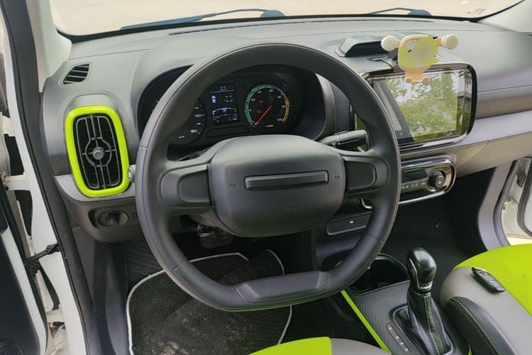 Used Roewe Clever 2021 302 km New Four-Seater Super-Efficient Version Steering Wheel