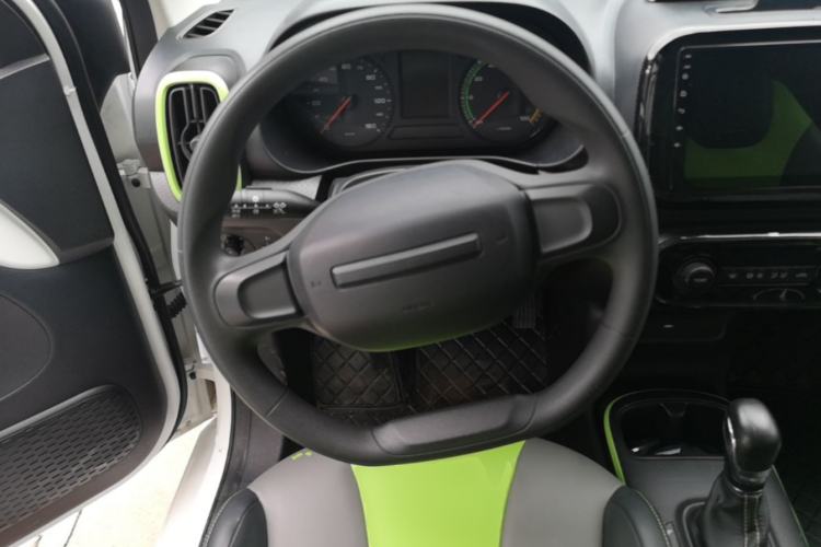 Used Roewe Clever 2021 302 km New Four-Seater Super-Efficient Version Steering Wheel