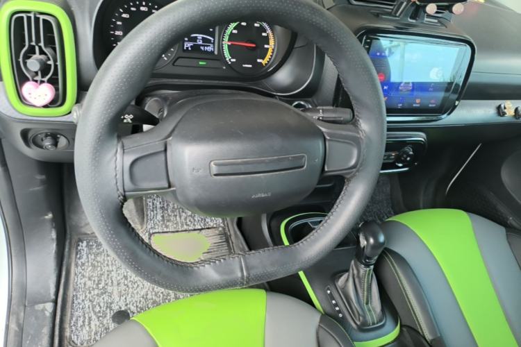 Used Roewe Clever 2021 302 km New Four-Seater Super-Efficient Version Steering Wheel