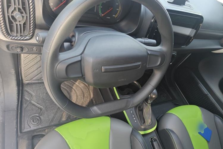 Used Roewe Clever 2021 302 km New Four-Seater Super-Efficient Version Steering Wheel