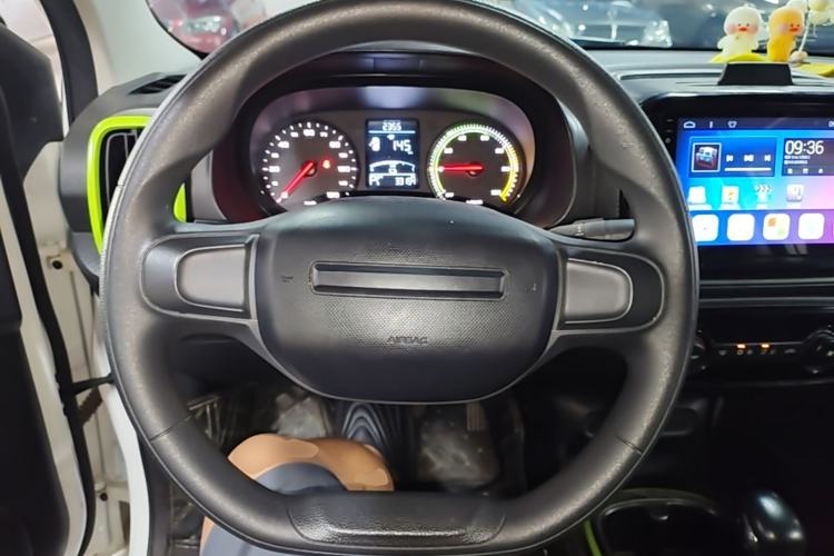 Used Roewe Clever 2021 302 km New Four-Seater Super-Efficient Version Steering Wheel