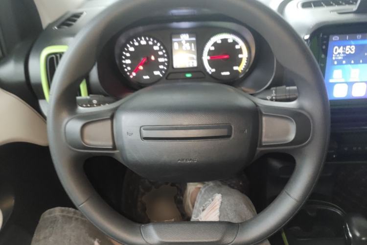 Used Roewe Clever 2021 302 km New Four-Seater Super-Efficient Version Steering Wheel