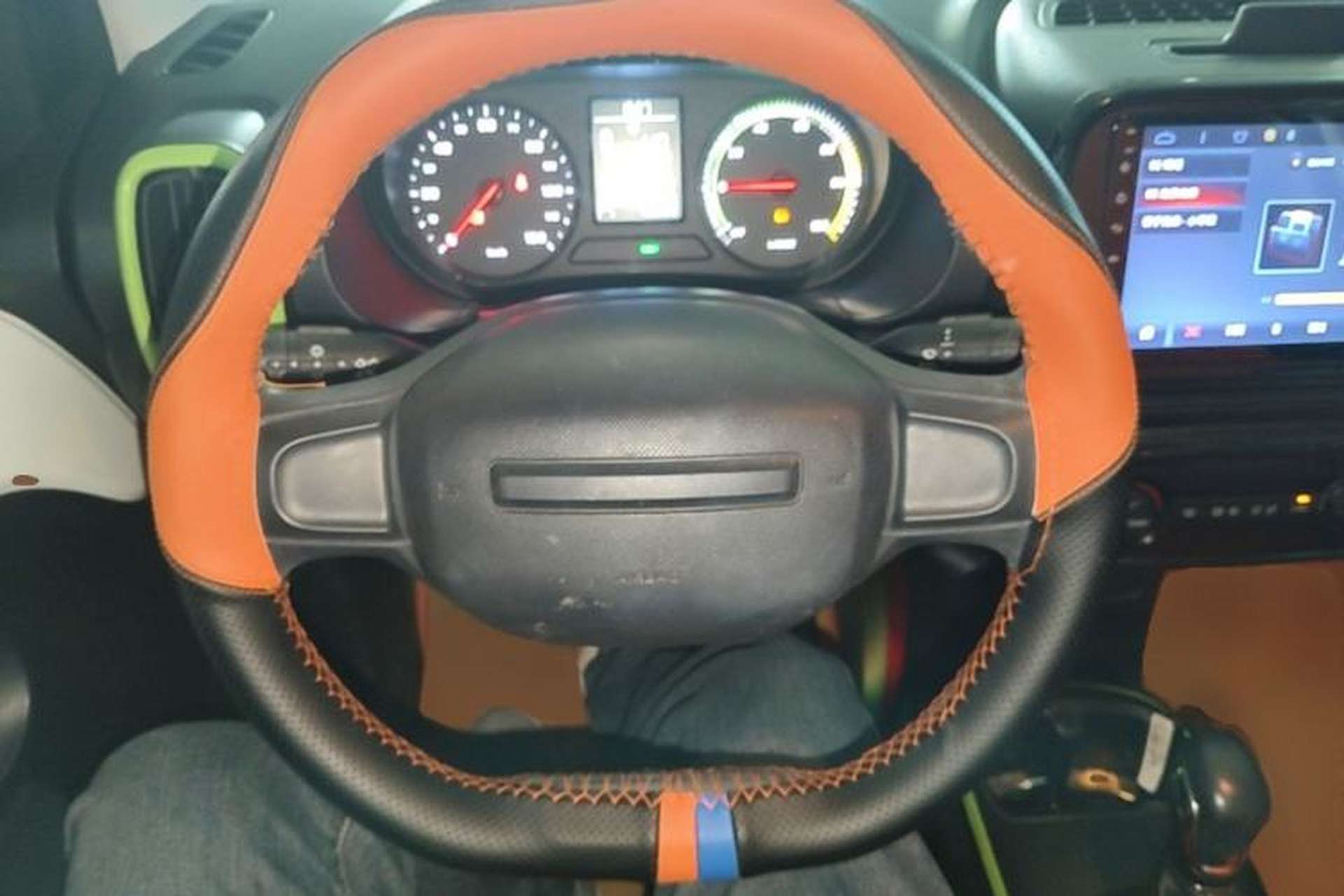 Used Roewe Clever 2021 302 km New Four-Seater Super-Efficient Version Steering Wheel
