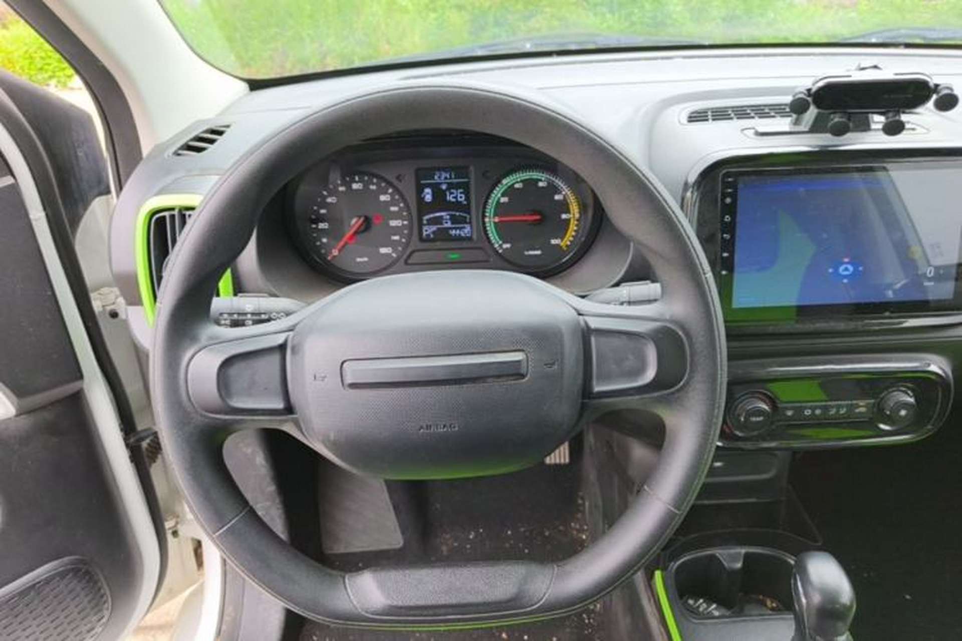 Used Roewe Clever 2021 302 km New Four-Seater Super-Efficient Version Steering Wheel