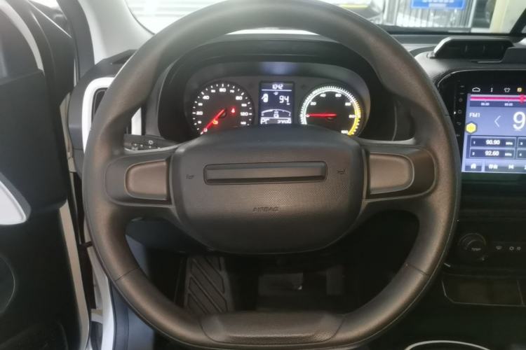Used Roewe Clever 2021 302 km New Four-Seater Super-Efficient Version Steering Wheel