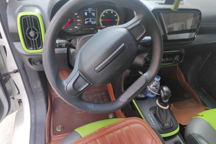 Used Roewe Clever 2021 302 km New Four-Seater Super-Efficient Version Steering Wheel