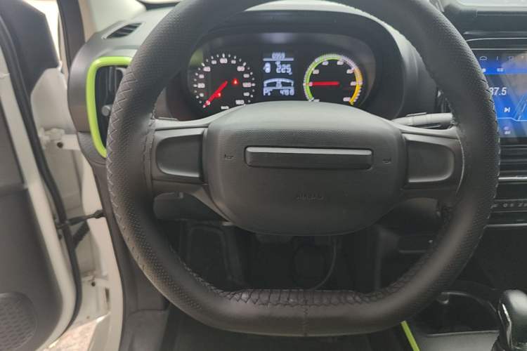 Used Roewe Clever 2021 302 km New Four-Seater Super-Efficient Version Steering Wheel