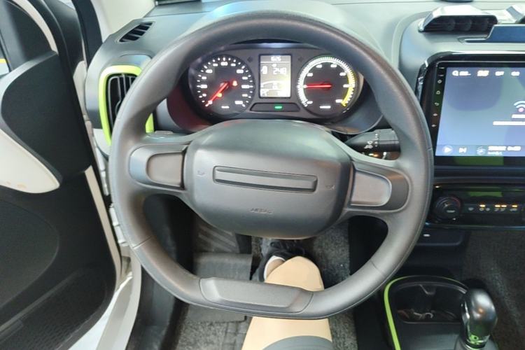 Used Roewe Clever 2021 302 km New Four-Seater Super-Efficient Version Steering Wheel