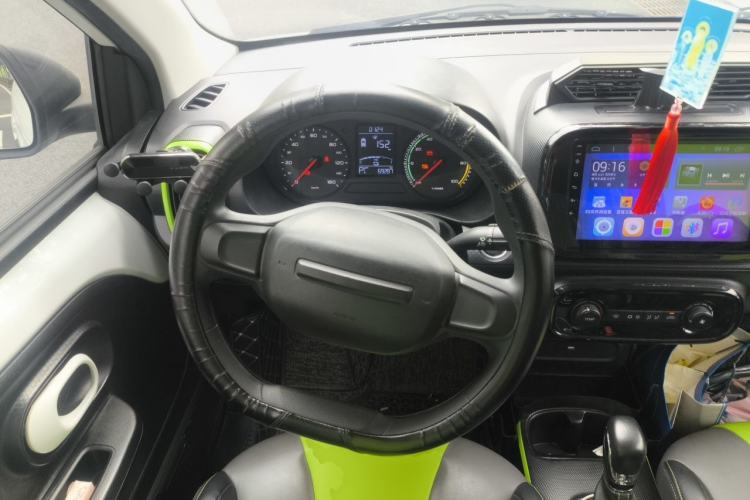 Used Roewe Clever 2021 302 km New Four-Seater Super-Efficient Version Steering Wheel