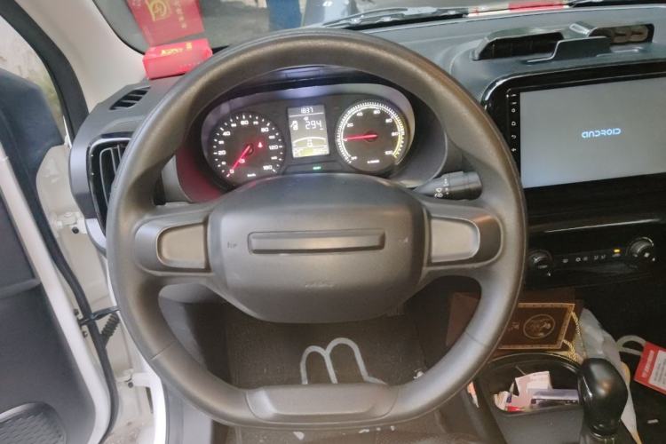 Used Roewe Clever 2021 302 km New Four-Seater Super-Efficient Version Steering Wheel