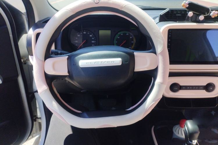 Used Roewe Clever 2021 302 km New Four-Seater Super-Efficient Version Steering Wheel