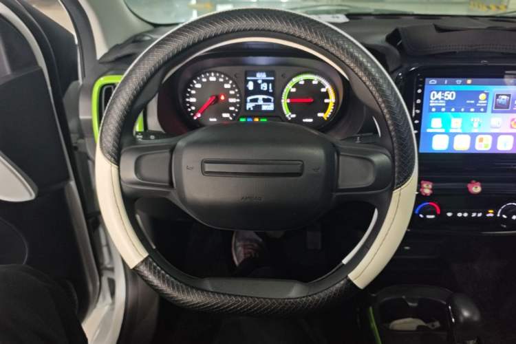 Used Roewe Clever 2021 302 km New Four-Seater Super-Efficient Version Steering Wheel