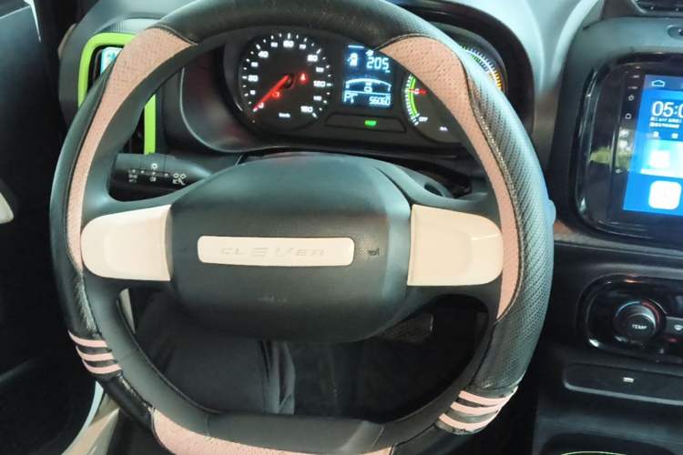 Used Roewe Clever 2021 302 km New Four-Seater Super-Efficient Version Steering Wheel