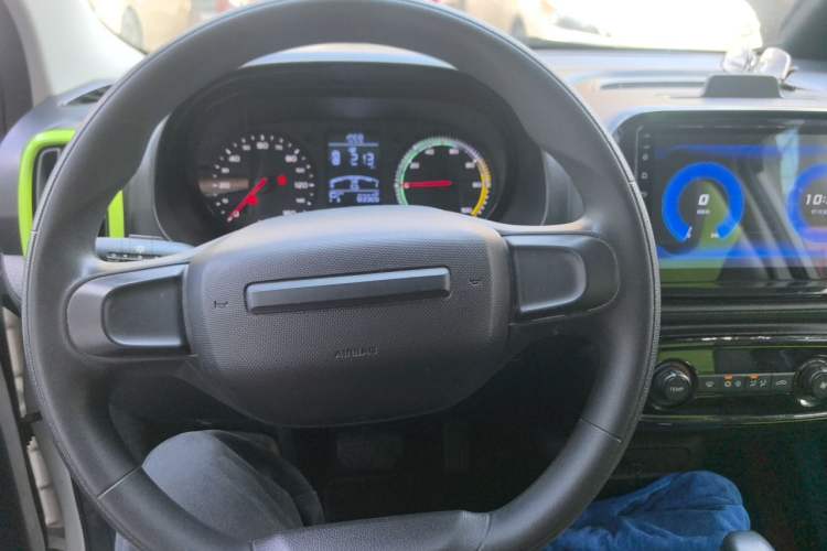 Used Roewe Clever 2021 302 km New Four-Seater Super-Efficient Version Steering Wheel