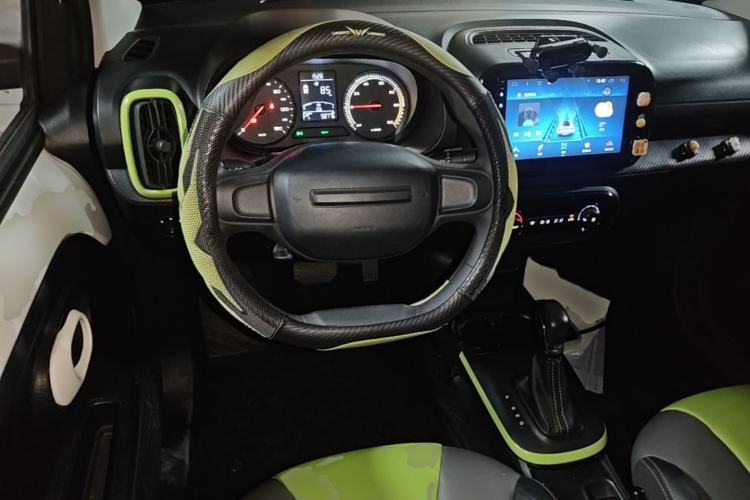 Used Roewe Clever 2021 302 km New Four-Seater Super-Efficient Version Steering Wheel