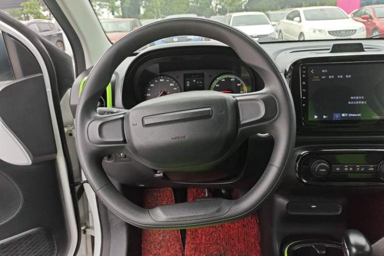 Used Roewe Clever 2021 302 km New Four-Seater Super-Efficient Version Steering Wheel