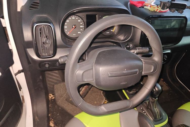 Used Roewe Clever 2021 302 km New Four-Seater Super-Efficient Version Steering Wheel