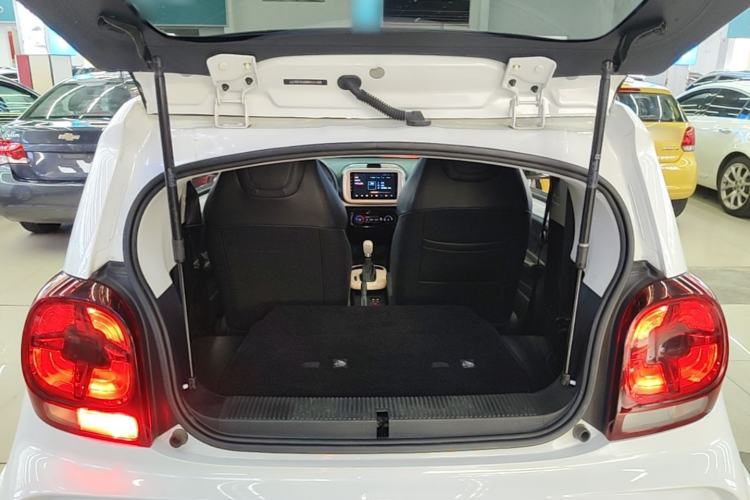 Used Roewe Clever 2021 302 km New Four-Seater Super-Efficient Version Trunk