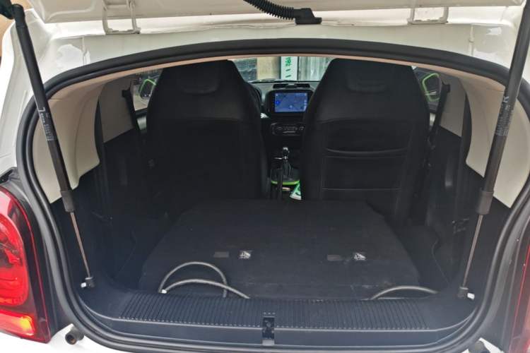 Used Roewe Clever 2021 302 km New Four-Seater Super-Efficient Version Trunk