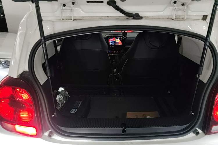 Used Roewe Clever 2021 302km Excellence Edition Trunk