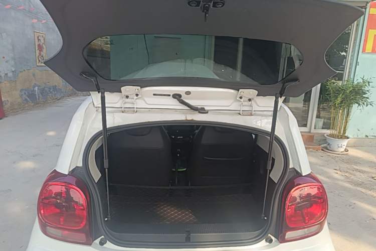 Used Roewe Clever 2021 302km Excellence Edition Trunk