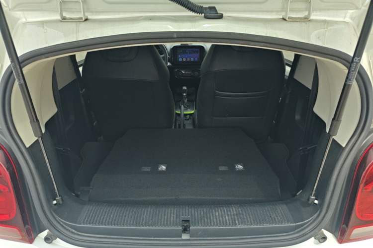 Used Roewe Clever 2021 302 km New Four-Seater Super-Efficient Version Trunk