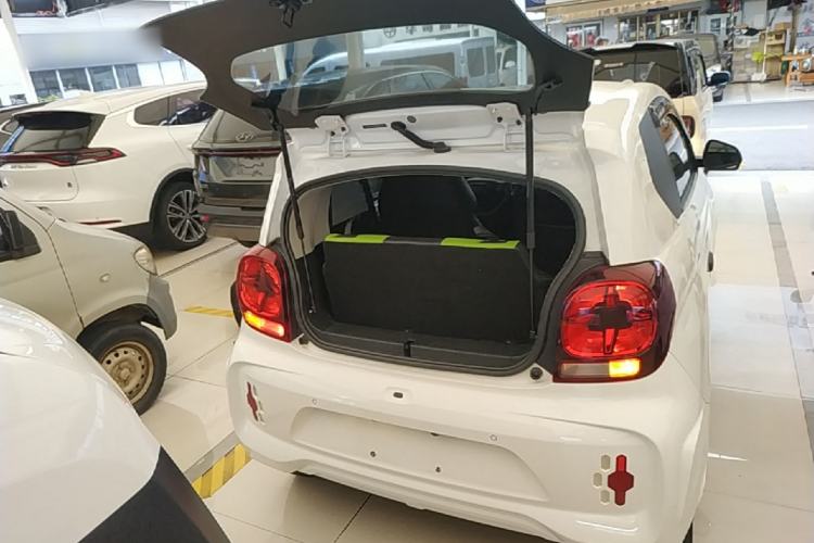 Used Roewe Clever 2021 302 km New Four-Seater Super-Efficient Version Trunk