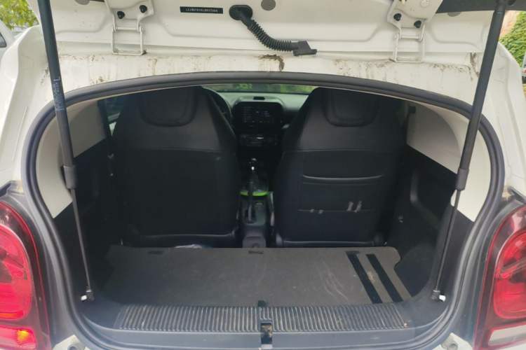 Used Roewe Clever 2021 302km All-Round Version Trunk