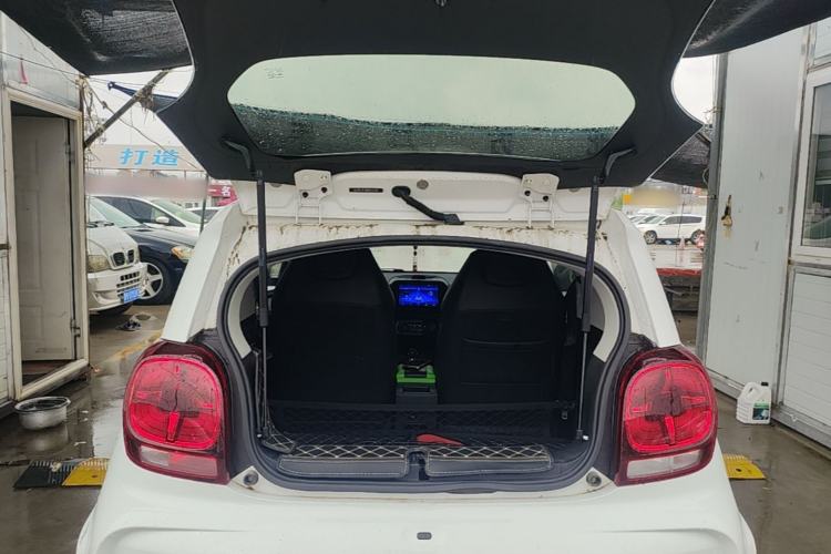 Used Roewe Clever 2021 302km All-Round Version Trunk
