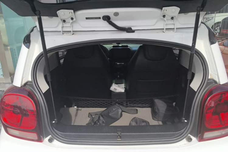 Used Roewe Clever 2021 302km All-Round Version Trunk