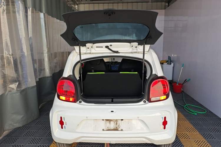 Used Roewe Clever 2021 302 km New Four-Seater Super-Efficient Version Trunk