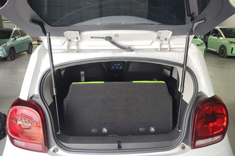 Used Roewe Clever 2021 302 km New Four-Seater Super-Efficient Version Trunk