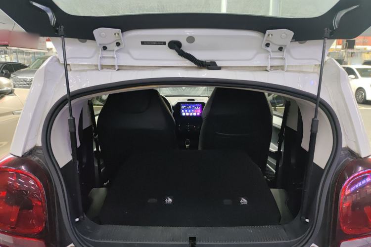 Used Roewe Clever 2021 302 km New Four-Seater Super-Efficient Version Trunk