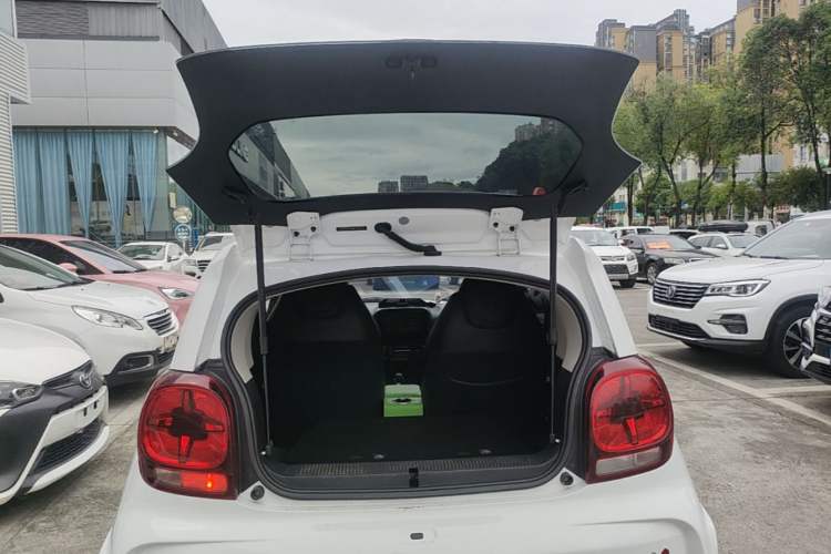 Used Roewe Clever 2021 302km All-Round Version Trunk