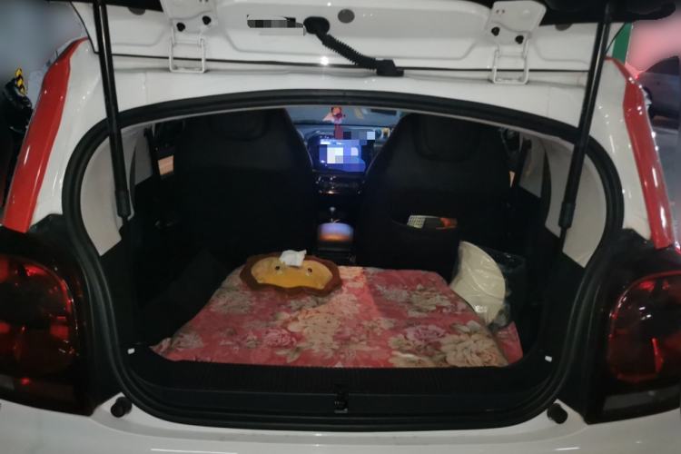Used Roewe Clever 2021 302 km New Four-Seater Super-Efficient Version Trunk
