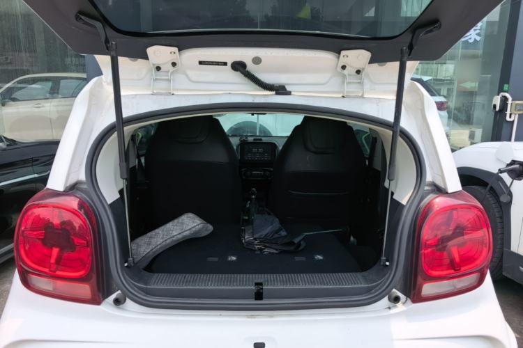 Used Roewe Clever 2021 302 km New Four-Seater Super-Efficient Version Trunk