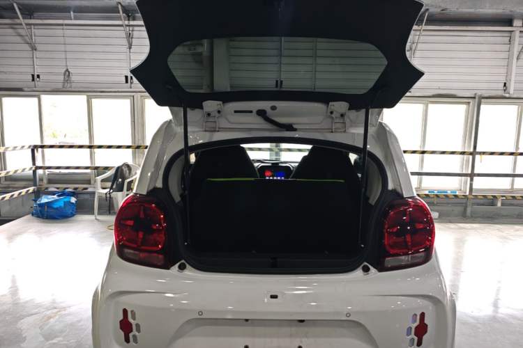 Used Roewe Clever 2021 302 km New Four-Seater Super-Efficient Version Trunk