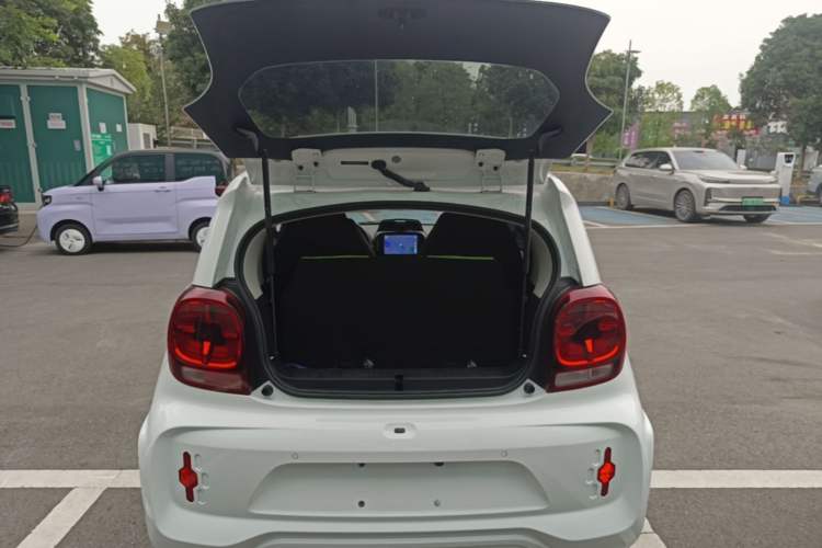Used Roewe Clever 2021 302 km New Four-Seater Super-Efficient Version Trunk