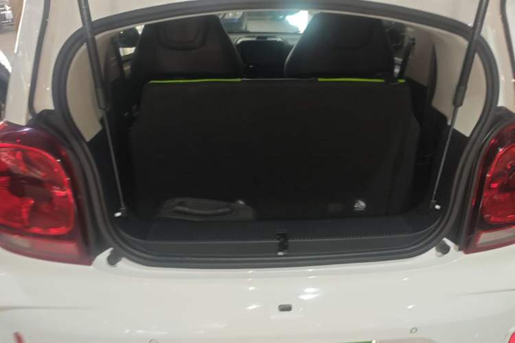 Used Roewe Clever 2021 302 km New Four-Seater Super-Efficient Version Trunk
