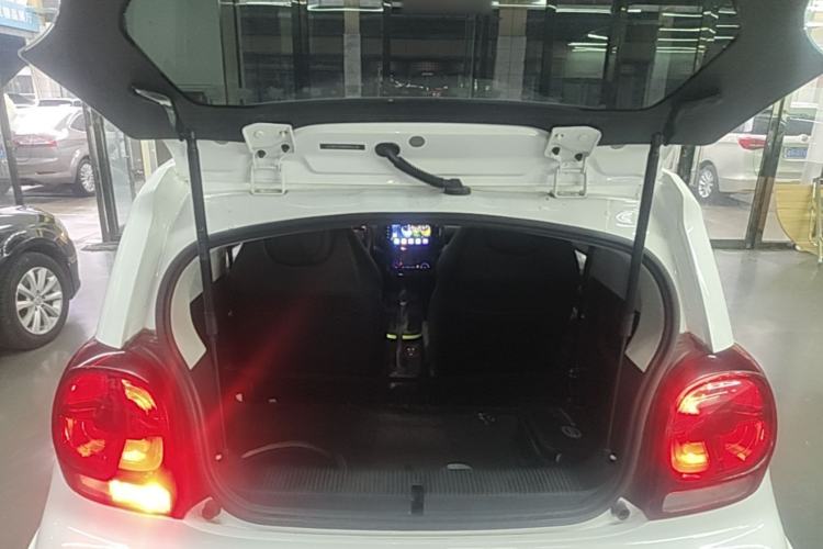 Used Roewe Clever 2021 302km All-Round Version Trunk