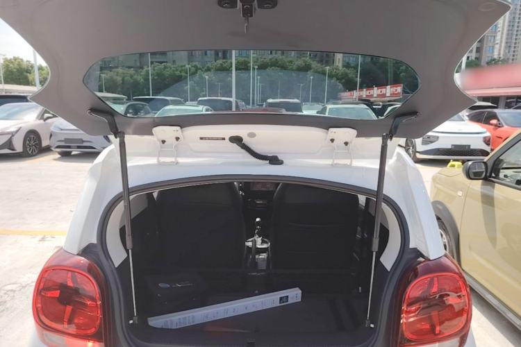 Used Roewe Clever 2021 302km All-Round Version Trunk