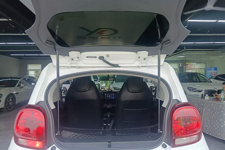 Used Roewe Clever 2021 302km Excellence Edition Trunk