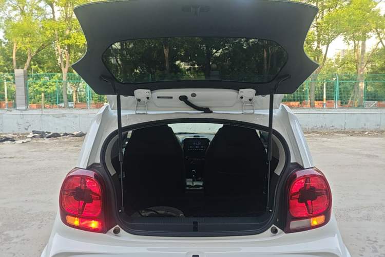 Used Roewe Clever 2021 302km All-Round Version Trunk