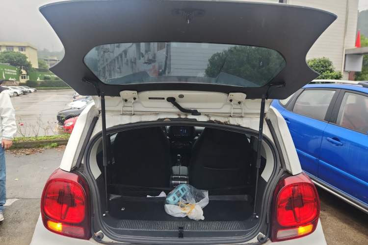 Used Roewe Clever 2021 302km All-Round Version Trunk