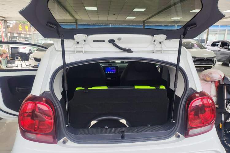 Used Roewe Clever 2021 302 km New Four-Seater Super-Efficient Version Trunk
